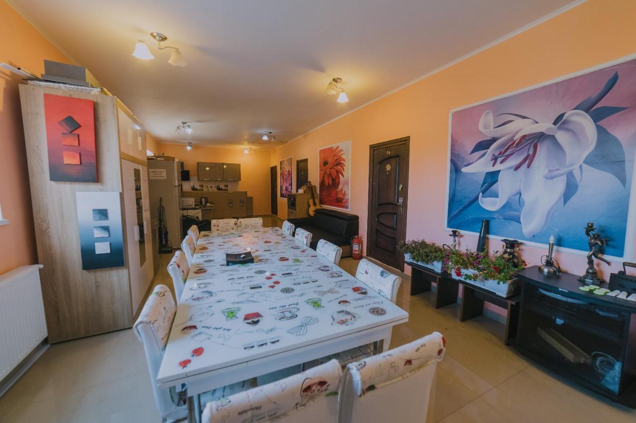 Hostel Denisa Buzau Bagian luar foto