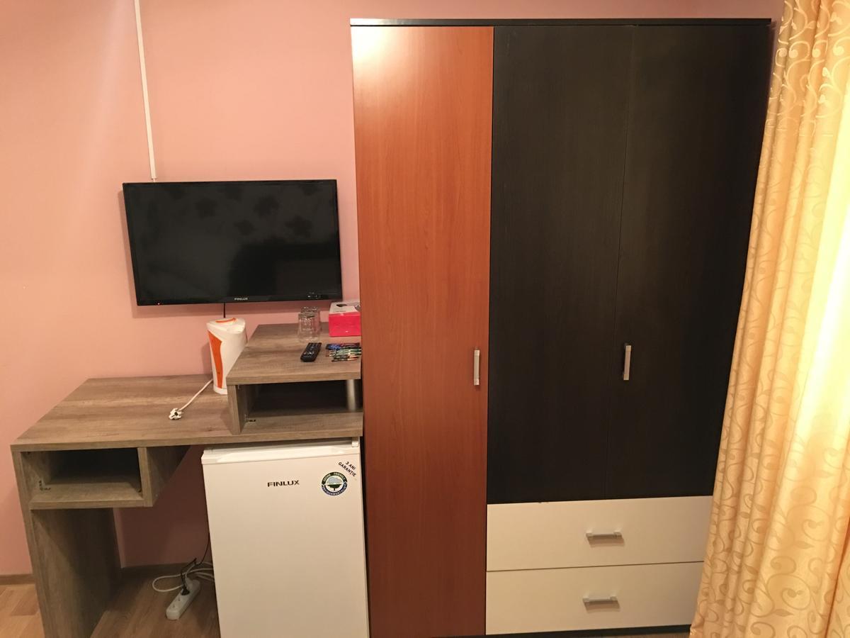 Hostel Denisa Buzau Bagian luar foto