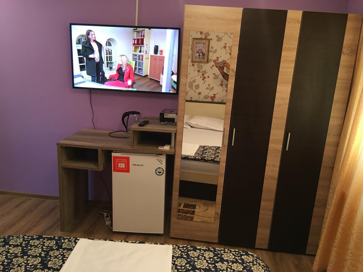 Hostel Denisa Buzau Bagian luar foto